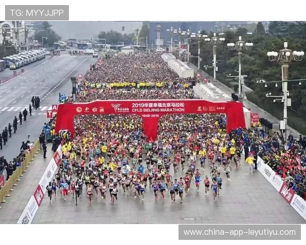 “武汉马拉松赛:选手的拼搏,让赛道见证奇迹” “武汉马拉松赛:选手的拼搏,让赛道见证奇迹”