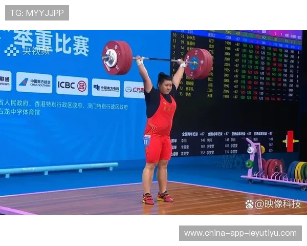 国际举重女子组推广安全举重公益课堂进社区，国际女子举重视频